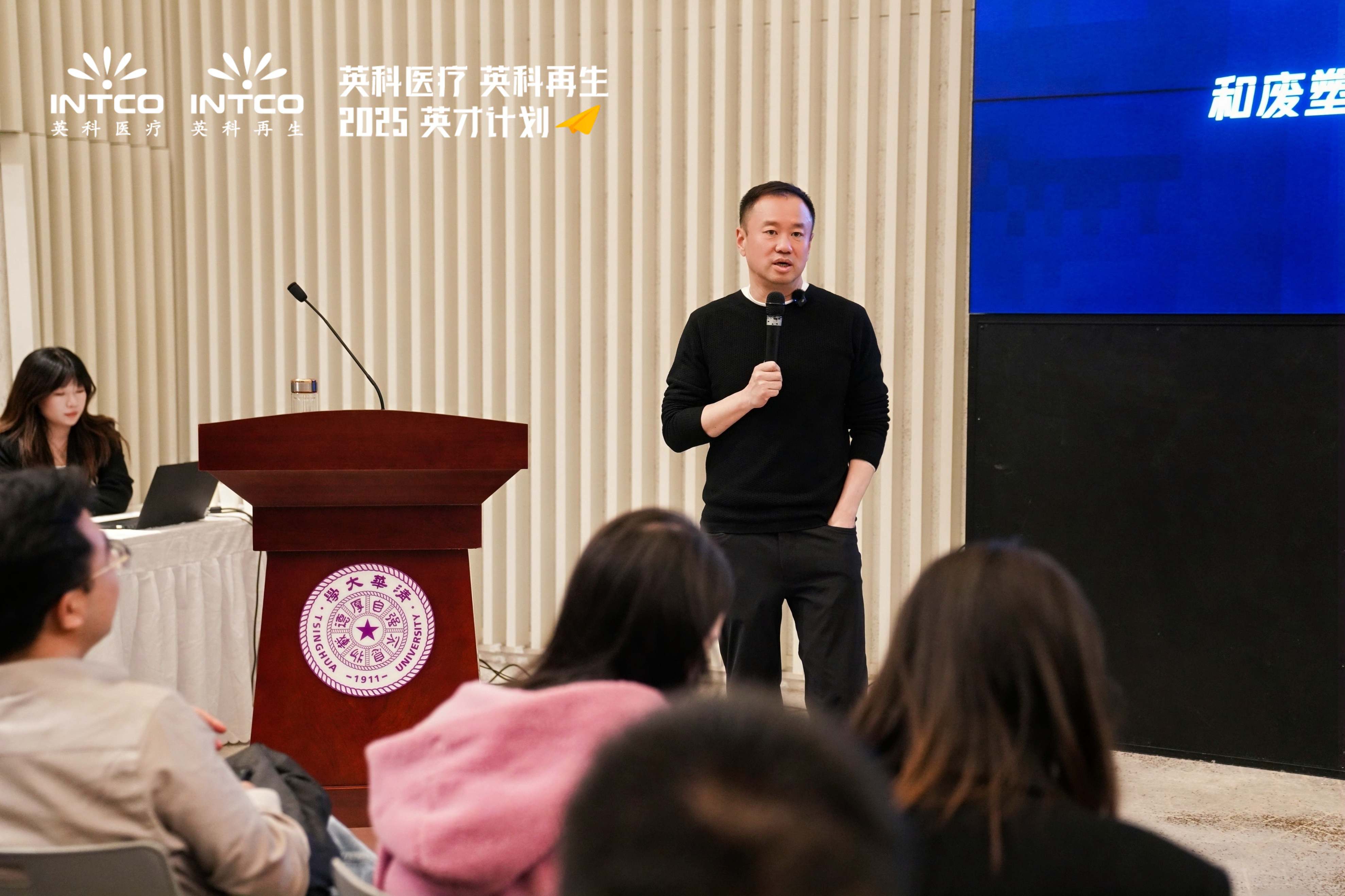 壹定发董事长刘方毅向在场学子分享了自己的创业历程