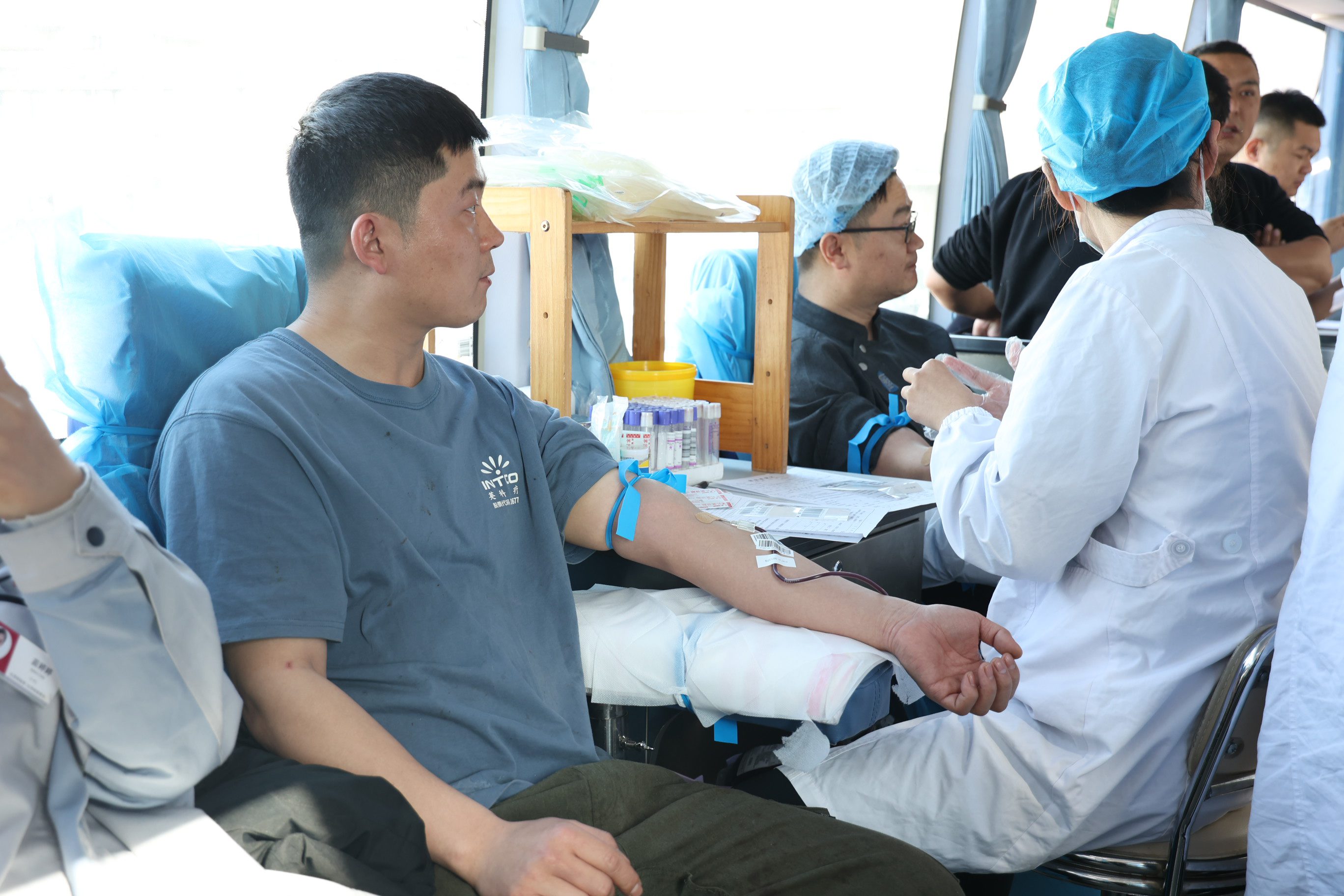 壹定发伙伴积极参与献血活动